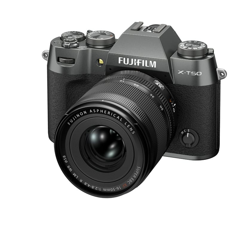 Fujifilm X-T50 Kamera mit XF16-50mm Objektiv in Grau.